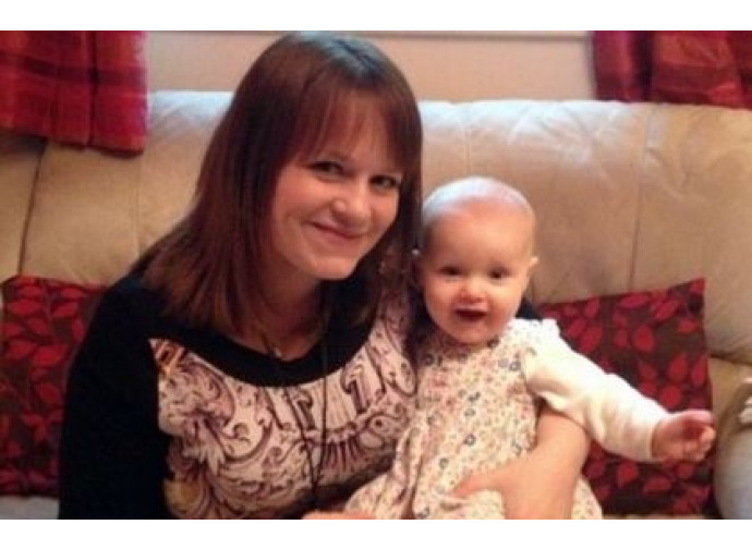 Emily Whitley con Ella, 8 mesi Emily Whitley con Ella, 8 mesi